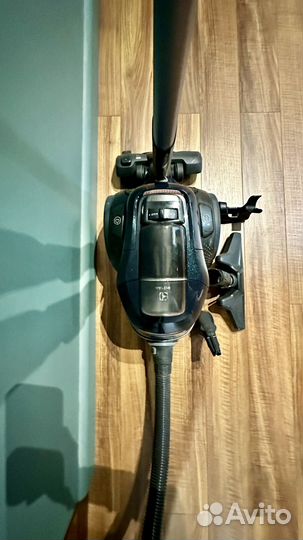 Пылесос Electrolux PC91-H6STM б/у