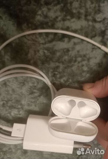 Оригинальные зарядка и кейс для наушников Airpods