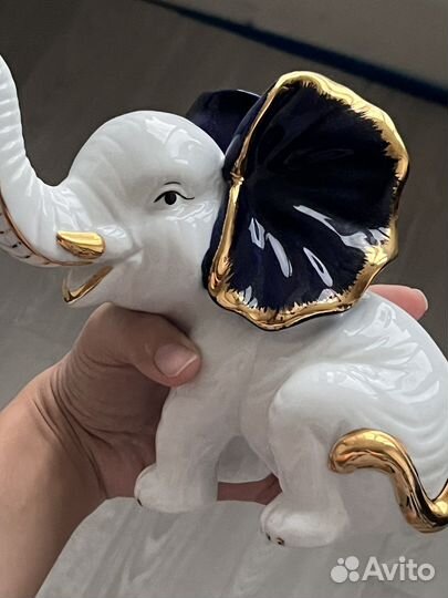 Фарфоровая статуэтка 