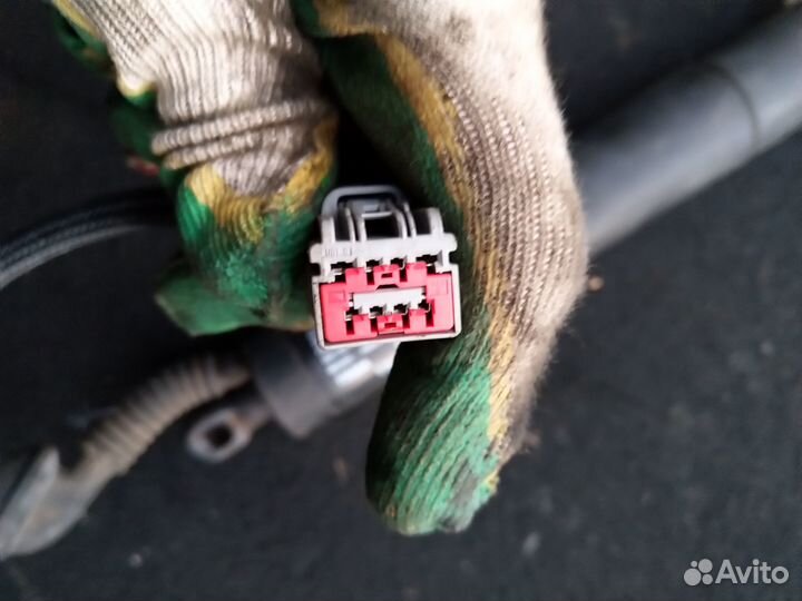 Доводчик крышки багажника Jeep Grand Cherokee WK2