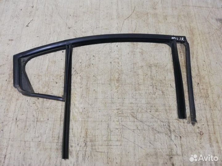 Уплотнитель стекла двери задний правый Chevrolet