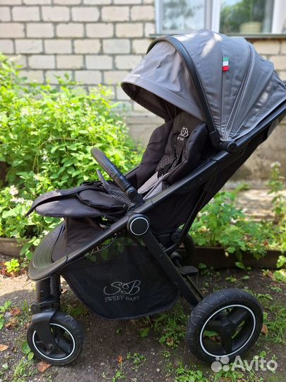 Прогулочная коляска с надувными колесами