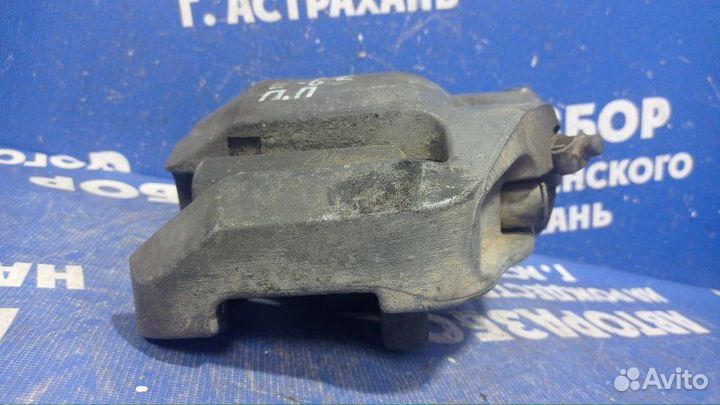 Передний правый суппорт Bmw E65 седан N62B40 2006