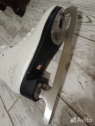 Коньки фигурные