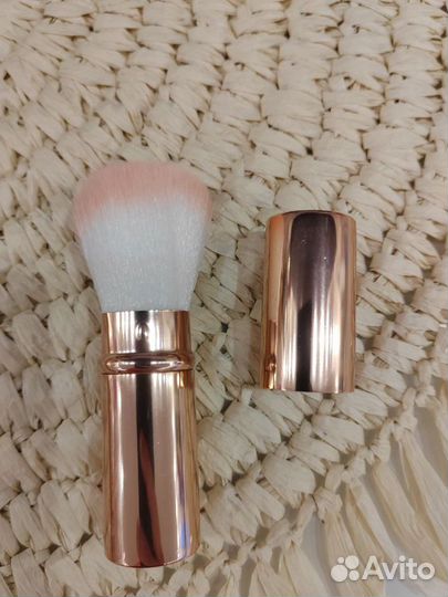 Кисть для макияжа в футляре складная для пудры