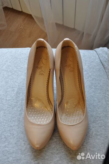 Туфли кожаные новые на каблуке