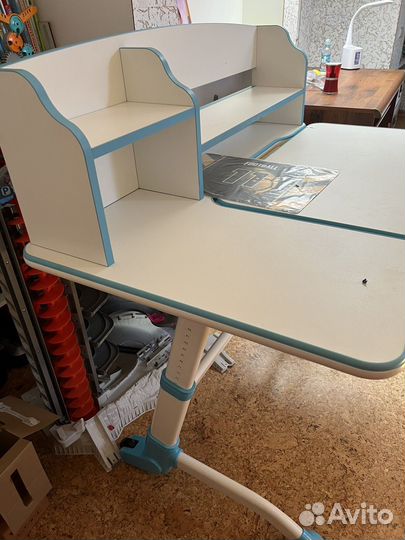 Растущий письменный стол для школьника