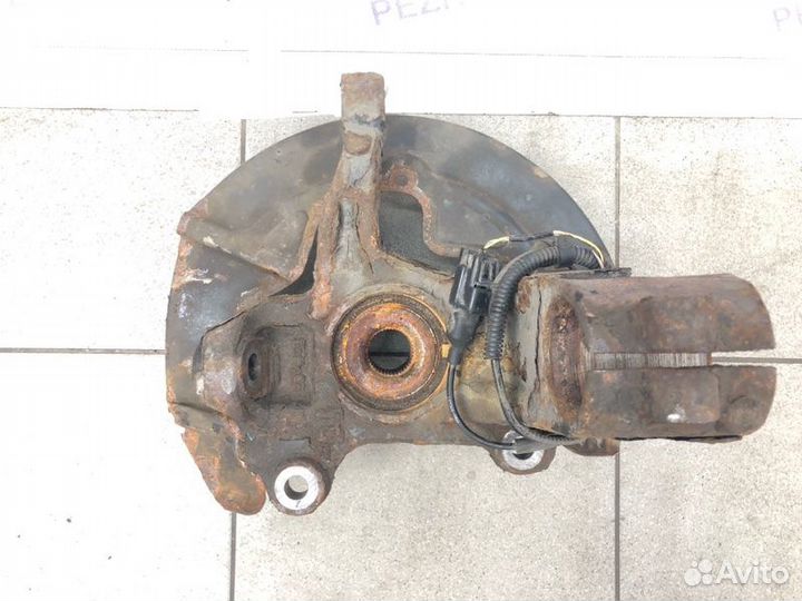 Кулак поворотный передний левый Land Rover