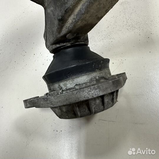 Подушка двигателя правая Audi 80 B4 ABT ABK ориг