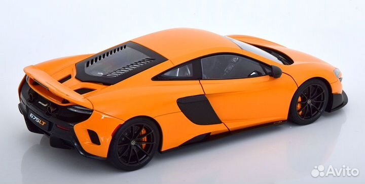 1/18 2016 McLaren 675 LT AutoArt оранжевый