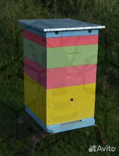 Улей для пчел. Клетки для кроликов