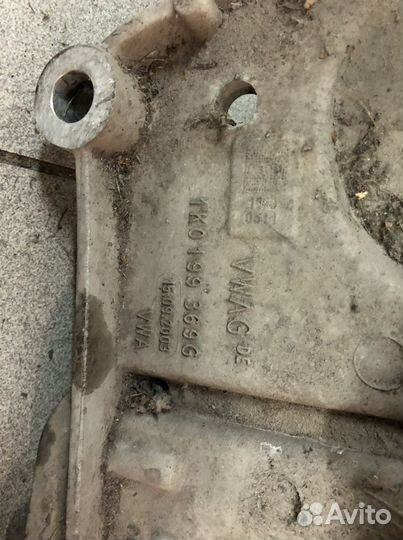 Volkswagen Caddy Touran 2007 Подрамник, балка