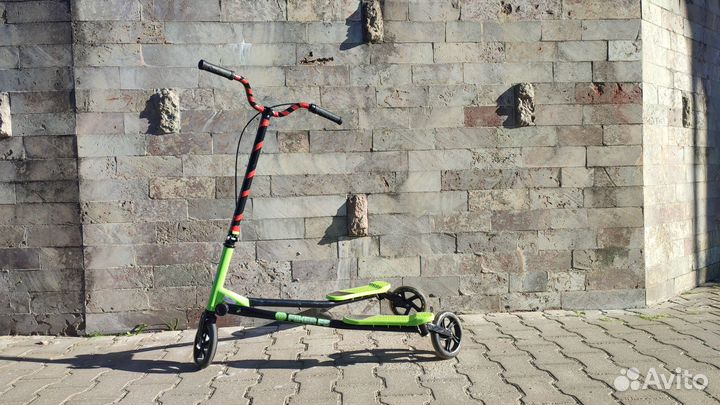 Самокат инерционный Fliker F5 трёхколёсный зелёный