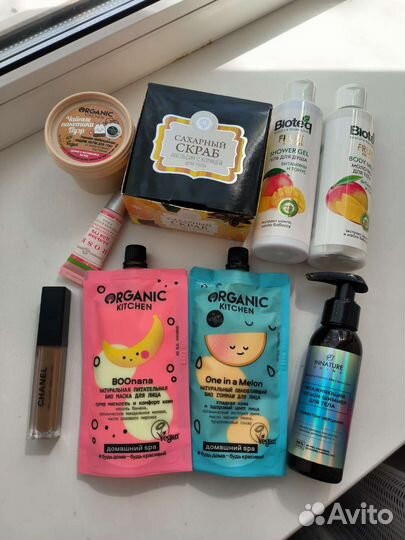 Бокс с уходовой и декоративной косметикой