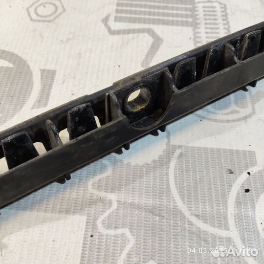 Кронштейн заднего бампера правый mercedes w212