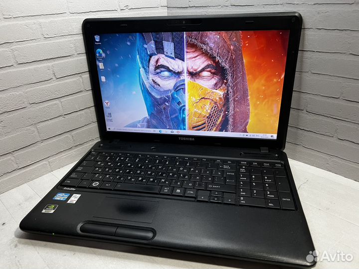 Игровой ноутбук Toshiba core i3/SSD/525m