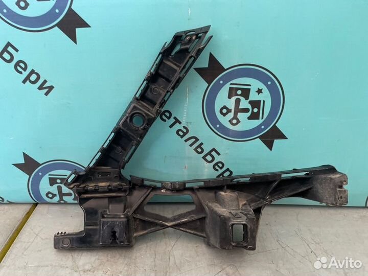 Кронштейн бампера задний левый Mercedes-Benz