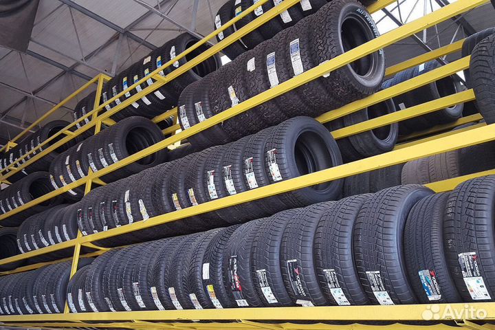 Westlake SW606 215/45 R17