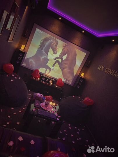 Романтические свидание в частном кинотеатре