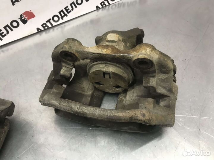 Суппорт передний Volkswagen Passat (B3) 1991 г.в