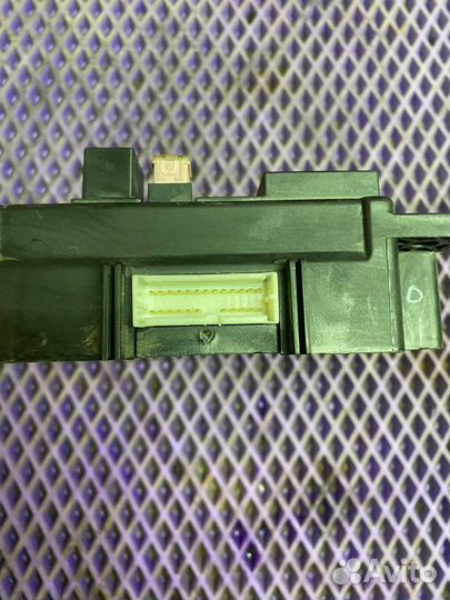 Блок комфорта(предохранителей) лансер 10