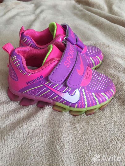 Кроссовки для девочки