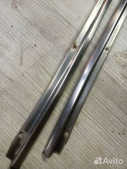 Молдинг лобового стекла Nissan Terrano WD21