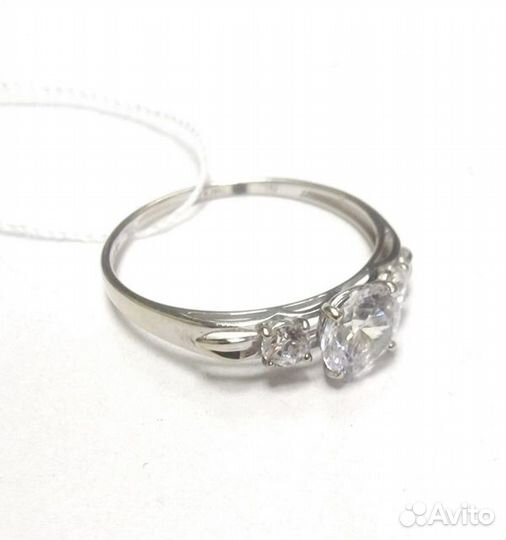 Золотое кольцо с камнем 17,5р