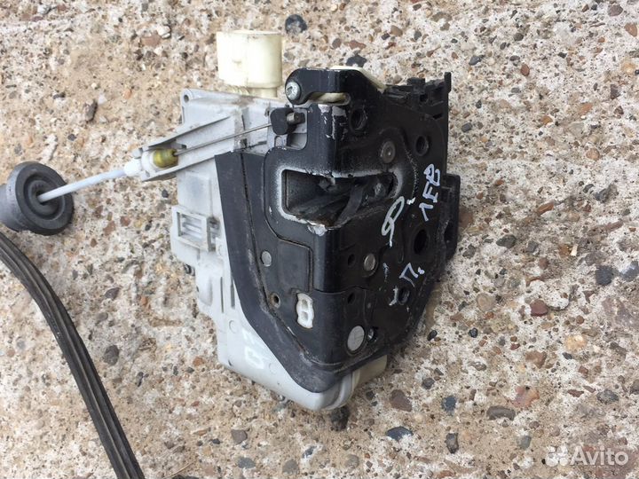 Замок двери Audi Q7 4L