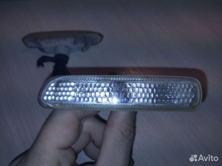 Повторитель поворота в крыло правый и левый 2 шт б