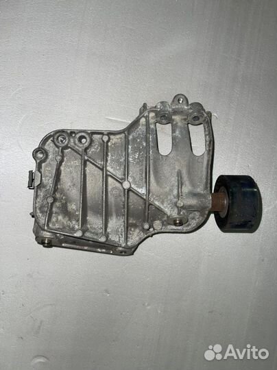 Кронштейн компрессора кондиционера BMW F10