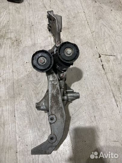 Кронштейн площадка крепление генератора Renault lo