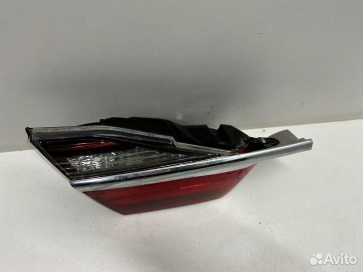 Фонарь внутренний задний левый Toyota Camry V55