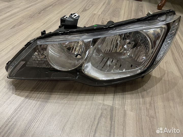 Фары правая и левая Honda Civic 4D