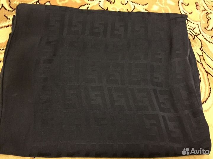 Шарфы, б/у. муж полу не отвечаю