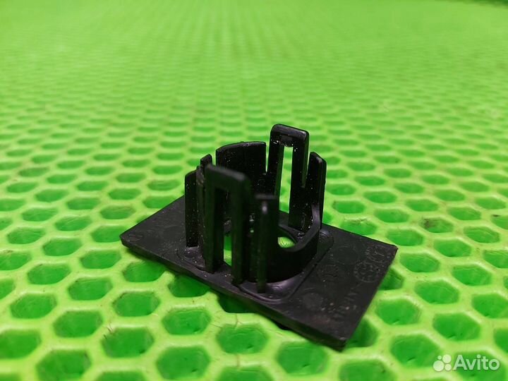 Кронштейн датчика парковки передний левый