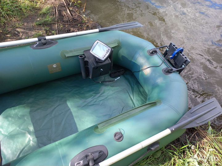 Эхолот и лодка