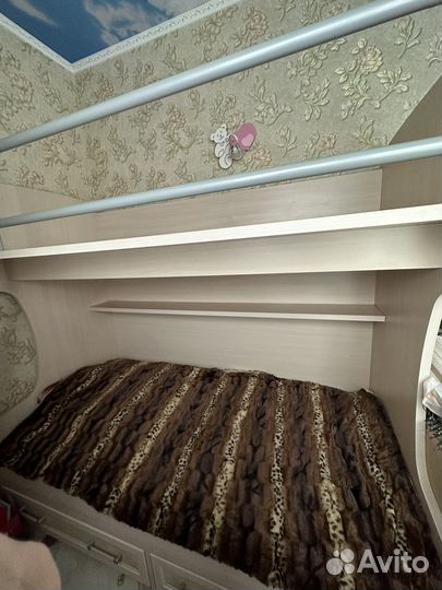 Двухъярусная кровать