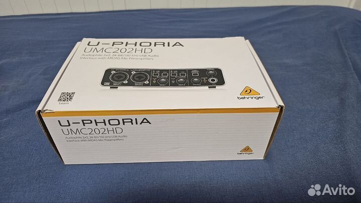 Звуковая USB карта Behringer UMC202HD