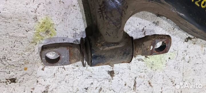 Рычаг передний левый нижний