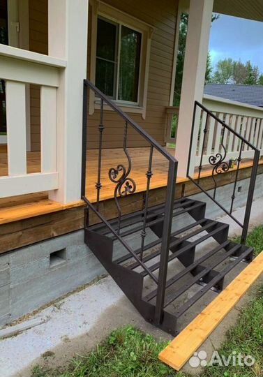 Металлические лестницы с поворотом