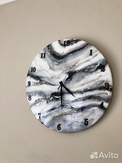 Часы настенные из эпоксидной смолы