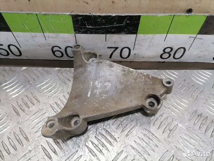 Кронштейн компрессора кондиционера Audi A6 c6 C6