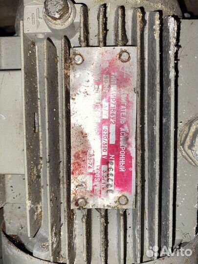 Трехфазные электродвигатели, трансформаторы, насос