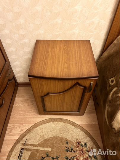Тумбочка прикроватная
