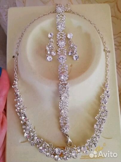Колье, браслет и сережки