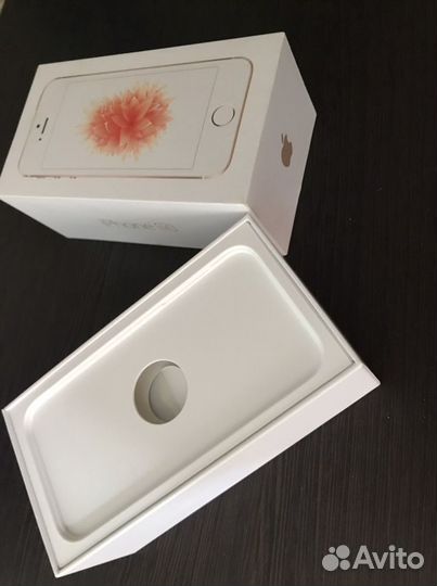 Коробка от iPhone se