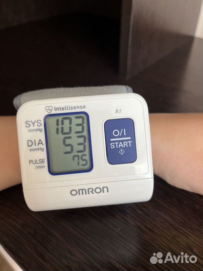 Тонометр omron на запястье