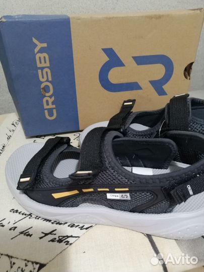 Сандали для мальчика Crosby 36 новые