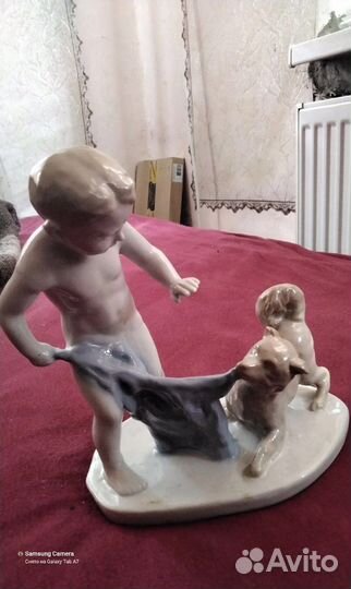 Форфоровая фигурка